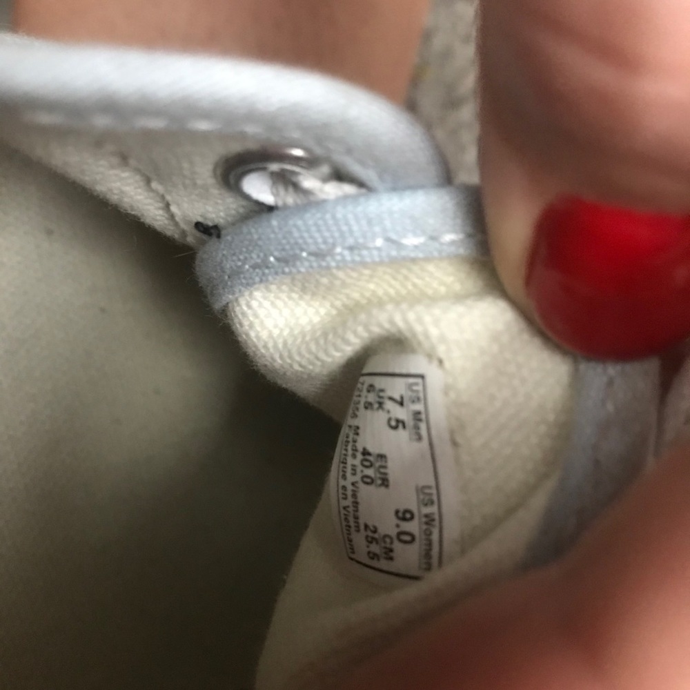 Vans - Picture 2 of 2